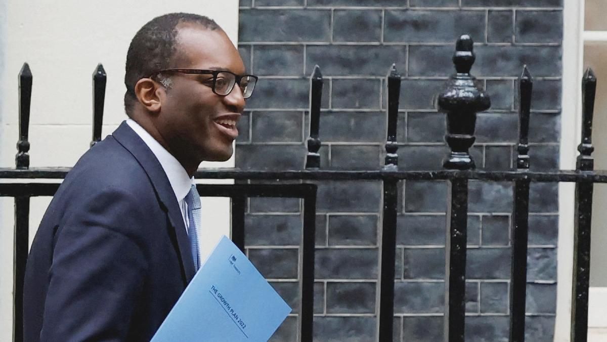 Kwasi Kwarteng, ministro británico de finanzas. Kwasi Kwarteng, ministro británico de finanzas.