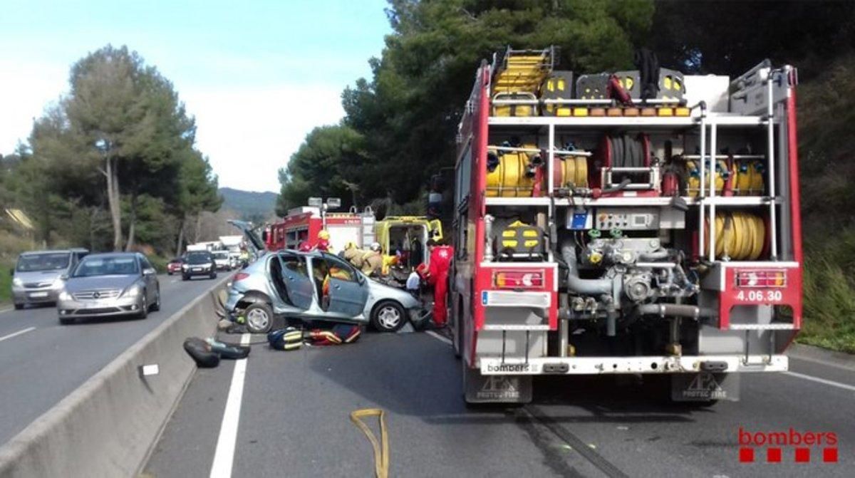 Accidente en la C-17 causado por un conductor que circulaba en sentido contrario. Accidente en la C-17 causado por un conductor que circulaba en sentido contrario.