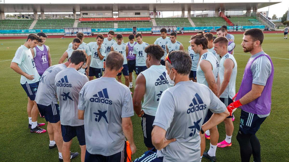 Los jugadores de la selección, con Luis Enrique en primer término, en Las Rozas. Los jugadores de la selección, con Luis Enrique en primer término, en Las Rozas.