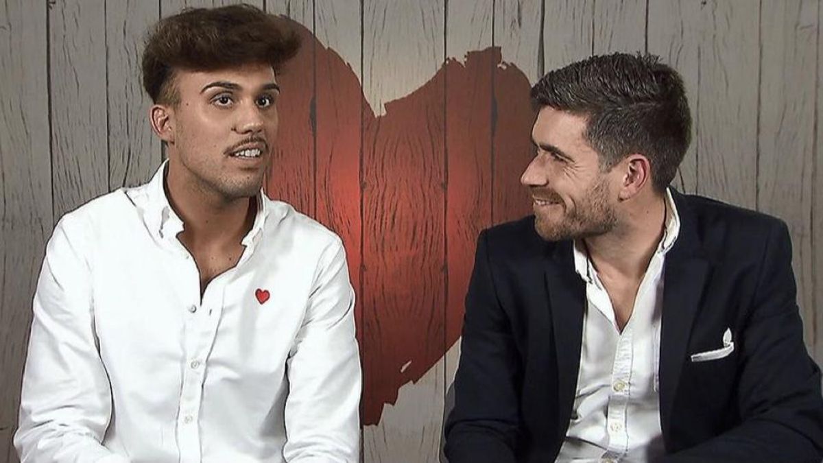 Salvador, sorprendido por la bisexualidad de Antonio en 'First Dates': “Tú eres más maricón que yo” Salvador, sorprendido por la bisexualidad de Antonio en 'First Dates': “Tú eres más maricón que yo”
