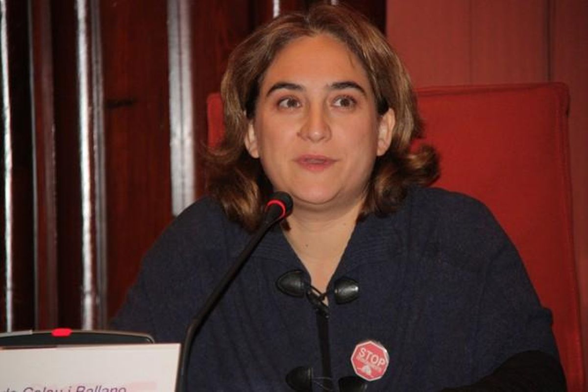 Ada Colau, durante una intervención en la comisión del Parlament. Ada Colau, durante una intervención en la comisión del Parlament.