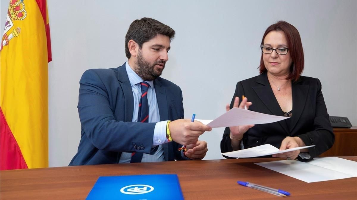 El jutge dona cinc dies a Ciutadans perquè l'informi sobre la suposada tupinada en les seves primàries de Múrcia El jutge dona cinc dies a Ciutadans perquè l'informi sobre la suposada tupinada en les seves primàries de Múrcia