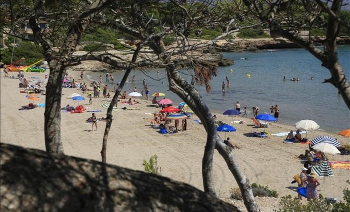 Mor un home de 70 anys ofegat en una platja de l’Ametlla de Mar (Tarragona)