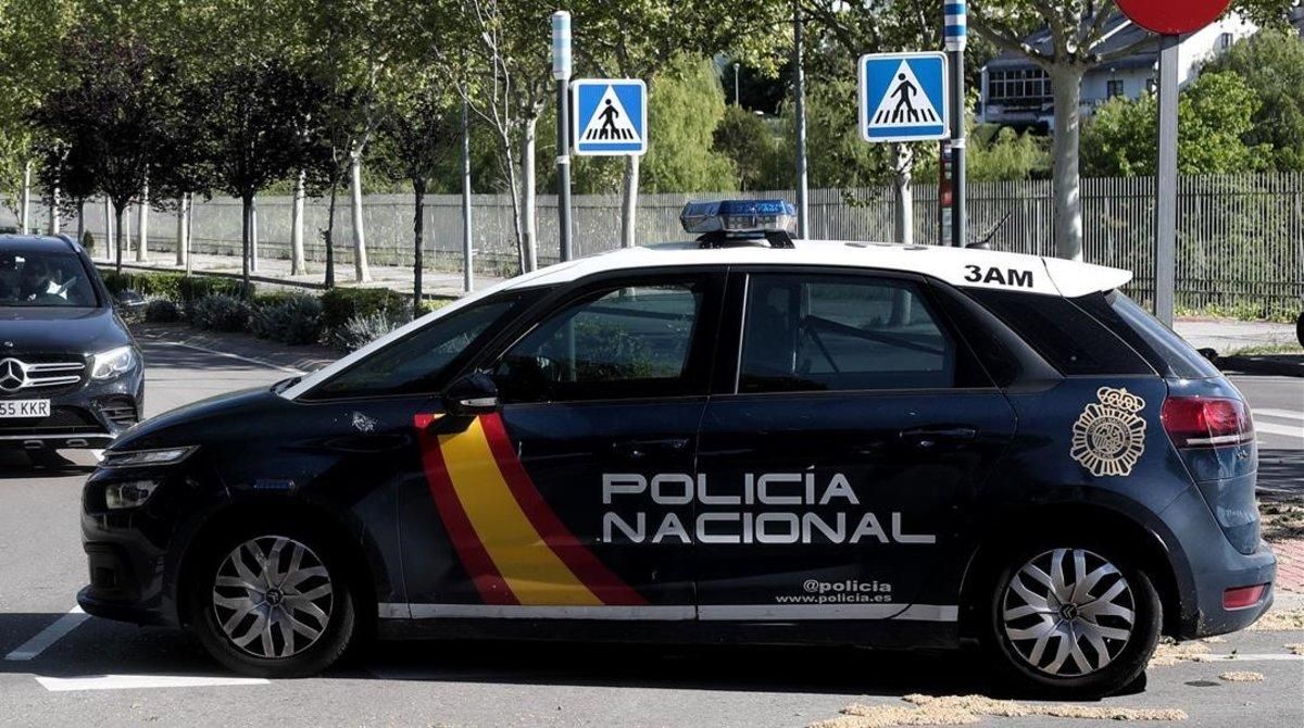 Un coche de la Policía. Un coche de la Policía.