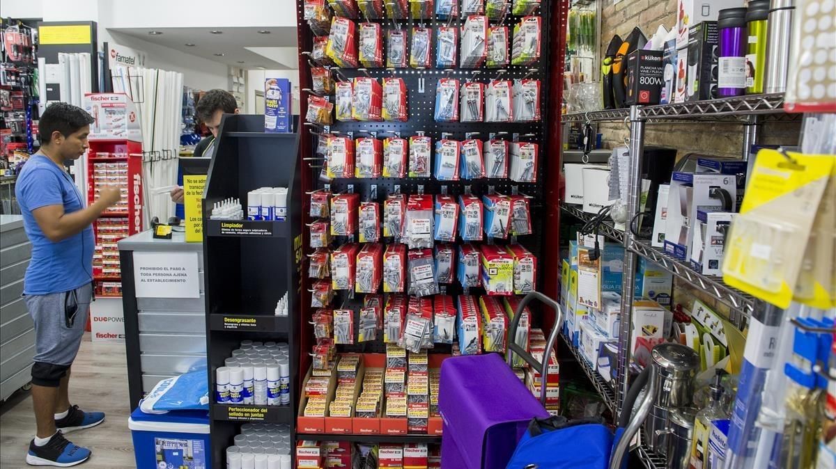 La Generalitat analizará y promoverá el uso del catalán en los comercios de 10 localidades de Barcelona La Generalitat analizará y promoverá el uso del catalán en los comercios de 10 localidades de Barcelona