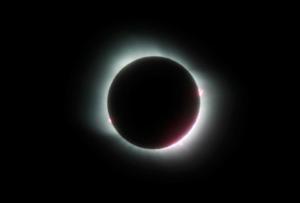 Un eclipse solar total oscurece Chile y Argentina