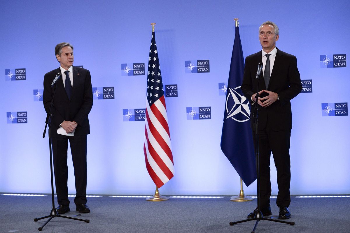 El secretario general de la OTAN, Jens Stoltenberg, (derecha) junto al secretario de Estado de EEUU, Antony Blinken, hoy en Bruselas. El secretario general de la OTAN, Jens Stoltenberg, (derecha) junto al secretario de Estado de EEUU, Antony Blinken, hoy en Bruselas.