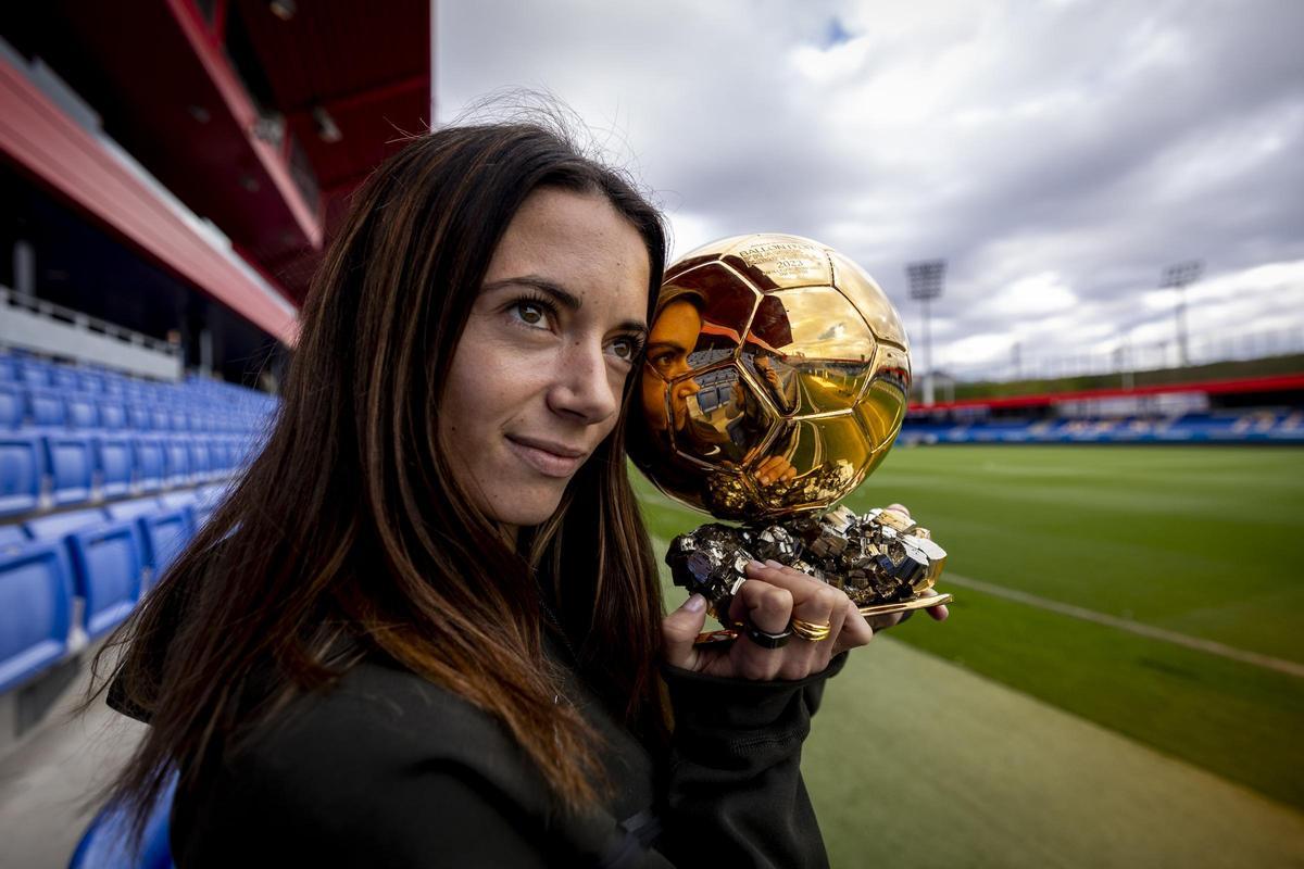 Aitana Bonmatí: “Es un orgullo ganar este Balón de Oro con el Barça” │ VÍDEO