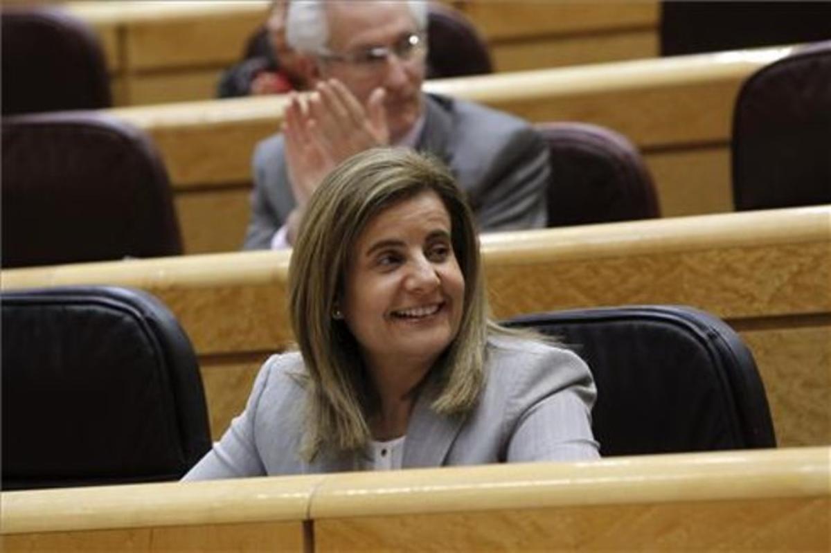 La ministra de Empleo y Seguridad Social, Fátima Báñez, durante una sesión de control al Gobierno en el Senado.