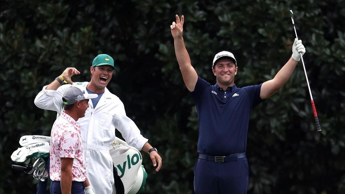 Rahm celebra con su ’caddie’ Adam Hayes un impresionante ’hole in one’ en Augusta, el martes. Rahm celebra con su ’caddie’ Adam Hayes un impresionante ’hole in one’ en Augusta, el martes.