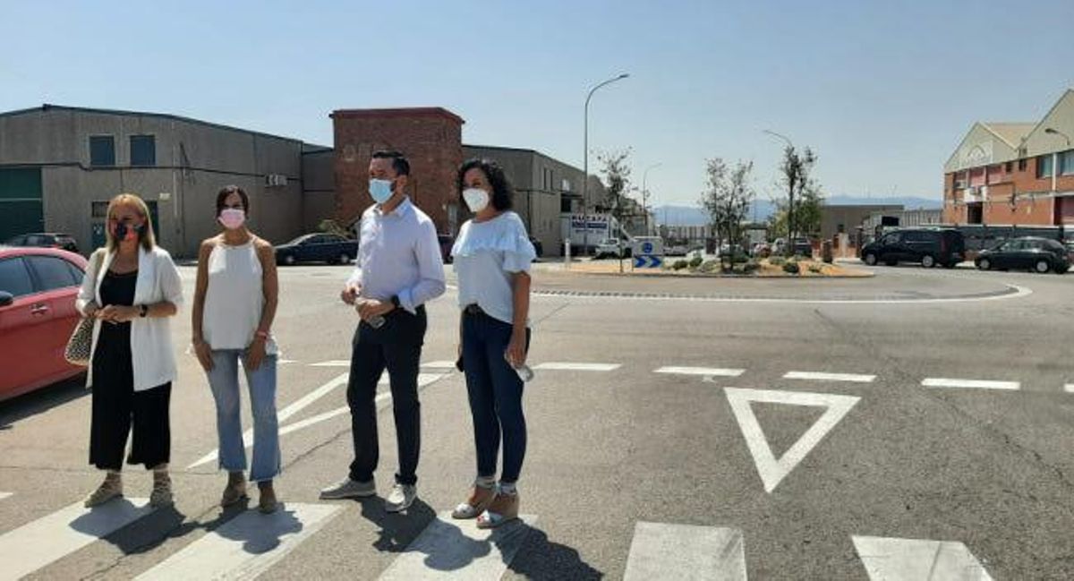 La alcaldesa de Sabadell, junto con la presidenta del Área de Desarrollo Económico, Turismo y Comercio de la Diputación de Barcelona, la teniente a alcalde de Desarrollo Económico del Ayuntamiento de Sabadell, y el presidente de AEPCRO La alcaldesa de Sabadell, junto con la presidenta del Área de Desarrollo Económico, Turismo y Comercio de la Diputación de Barcelona, la teniente a alcalde de Desarrollo Económico del Ayuntamiento de Sabadell, y el presidente de AEPCRO