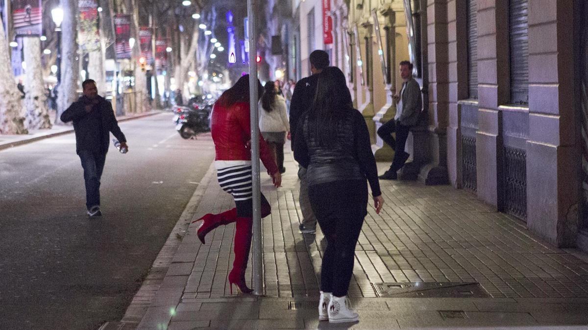Prostitutas en la Rambla de Barcelona.