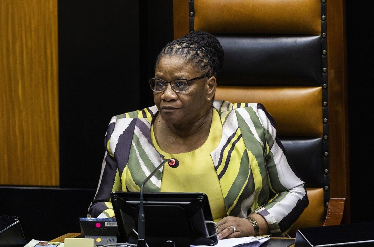 Thandi Modise, presidenta de la Cámara baja de Sudáfrica. Thandi Modise, presidenta de la Cámara baja de Sudáfrica.