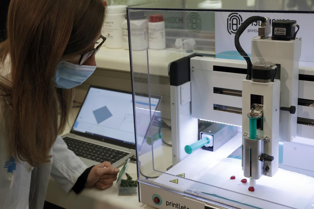 Vall Hebron ensaya elaborar medicamentos con impresora 3D.