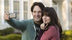 Paul Rudd y Aisling Bea, en una imagen de ’Cómo vivir contigo mismo’.