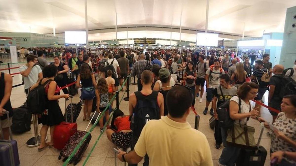 Huelga en el aeropuerto de Barcelona: Los servicios mínimos serán del 90% en los controles de seguridad