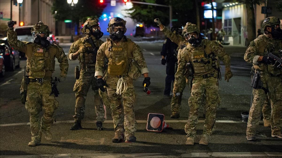Trump envía fuerzas federales a las ciudades demócratas Trump envía fuerzas federales a las ciudades demócratas