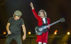 BARCELONA. 29.05.2015Concierto de AC/DC en el Estadi Olimpic. En la imagen Brian Johnson y Angus Young. FOTO FERRAN SENDRA