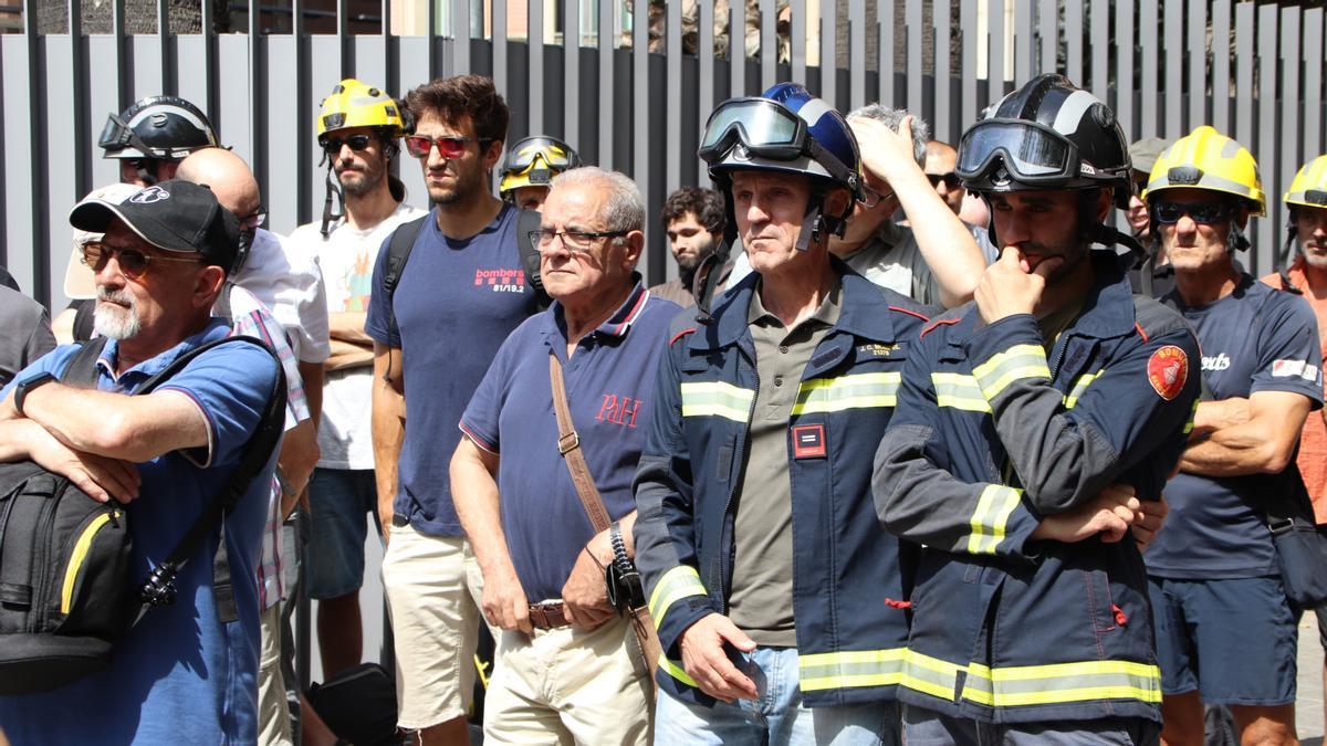 La familia del bombero muerto en Vilanova i la Geltrú: "Nos han desamparado"