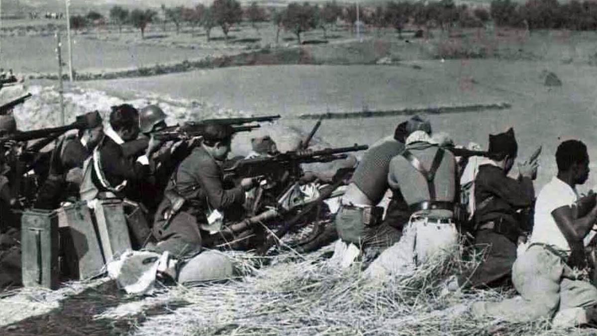 Soldados republicanos en el frente de la batalla de Brunete, en 1937. Soldados republicanos en el frente de la batalla de Brunete, en 1937.