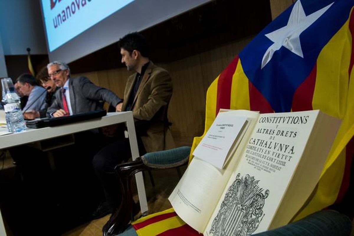 El juez Vidal ha presentado este sábado el esbozo de una constitución catalana. El juez Vidal ha presentado este sábado el esbozo de una constitución catalana.