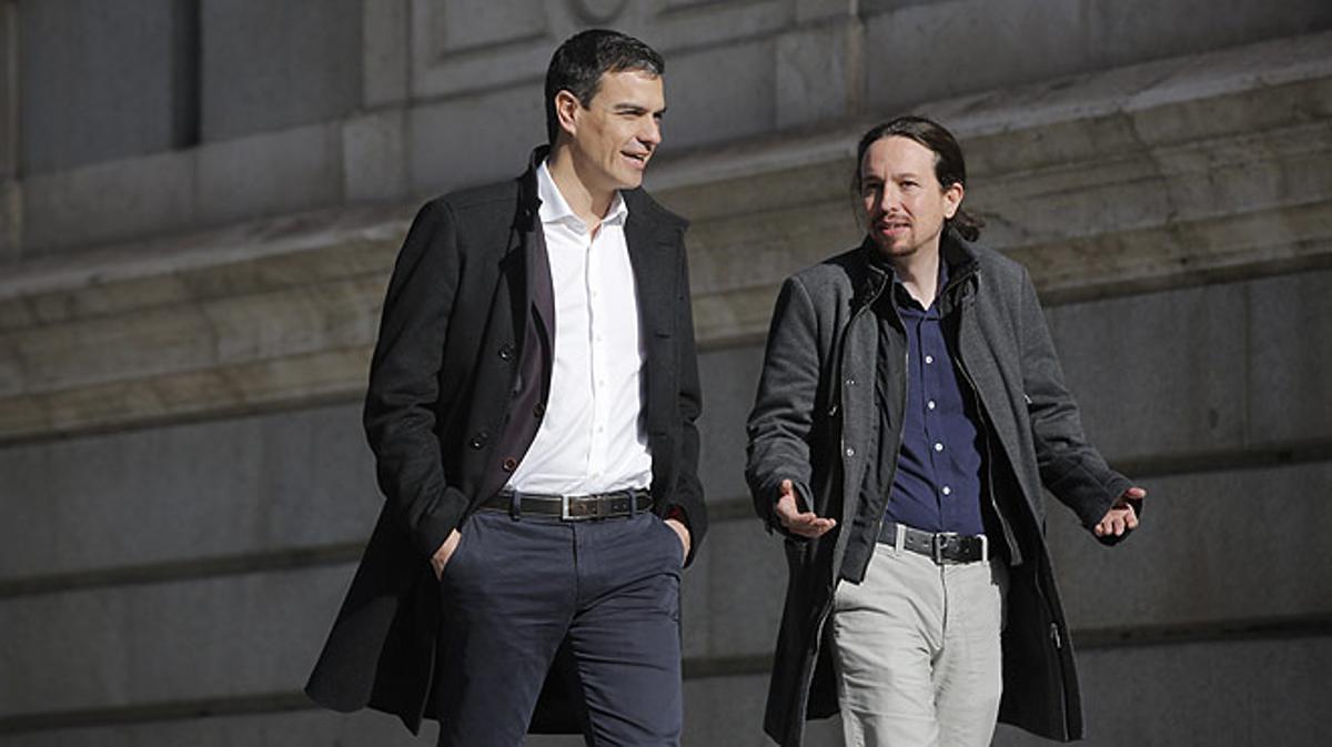 Pedro Sánchez y Pablo Iglesias llegan juntos al Congreso de los Diputados.