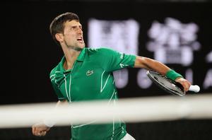 Novak Djokovic, camino de la victoria de este año en el Abierto de Australia.