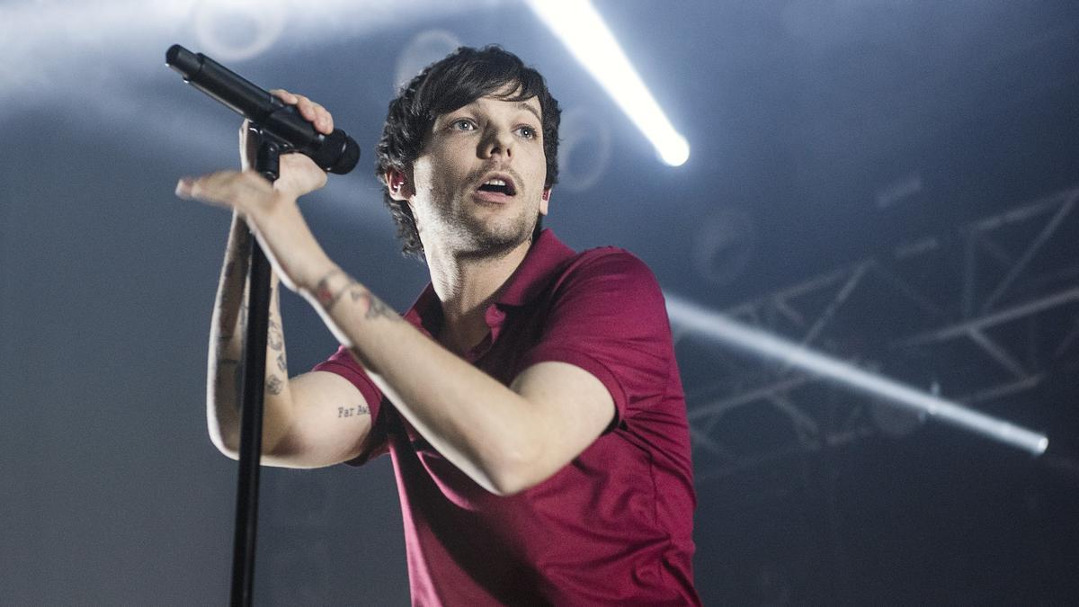 El cantante británico Louis Tomlinson, exmiembro de One Direction, en un concierto en la sala Razzmatazz de Barcelona, el 9 de marzo de 2020. El cantante británico Louis Tomlinson, exmiembro de One Direction, en un concierto en la sala Razzmatazz de Barcelona, el 9 de marzo de 2020.