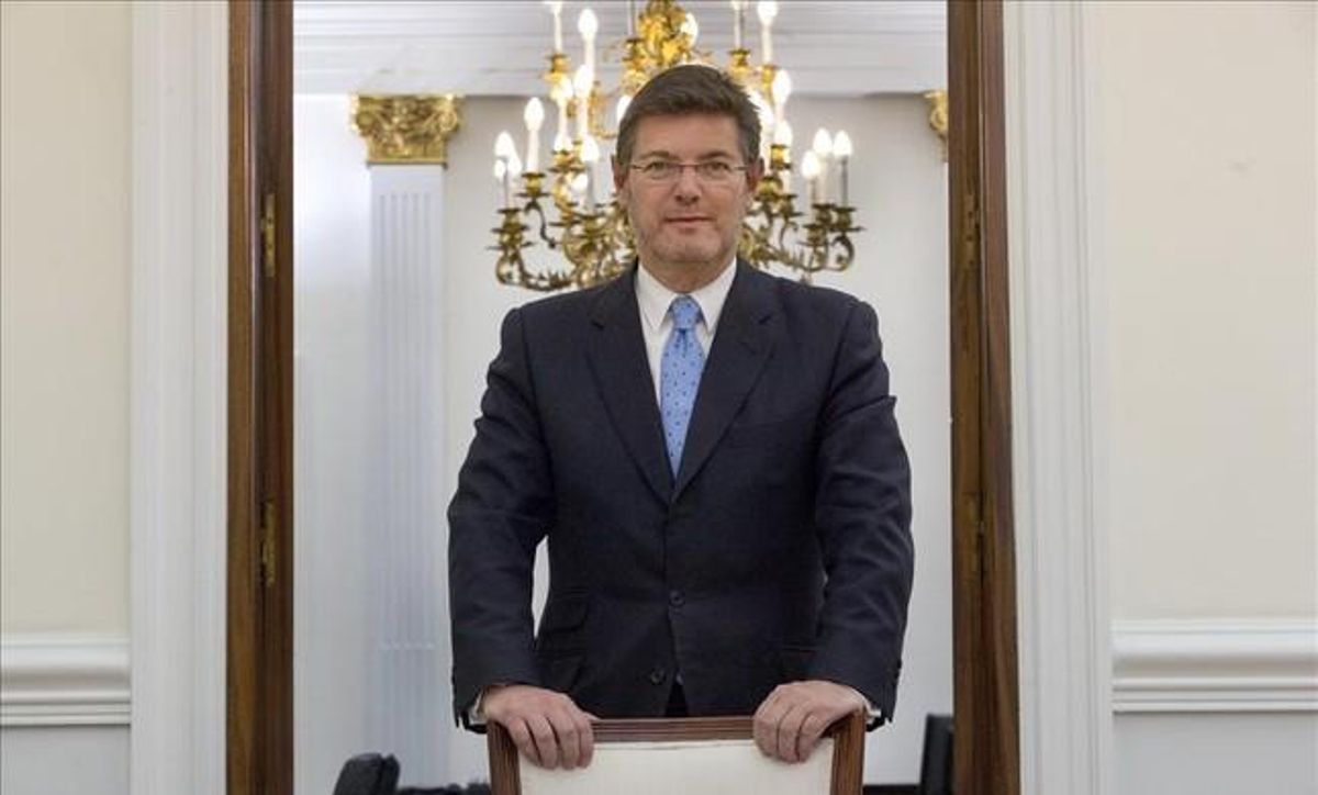 El ministro de Justicia en funciones, Rafael Catalá, en un momento previo a la entrevista. El ministro de Justicia en funciones, Rafael Catalá, en un momento previo a la entrevista.