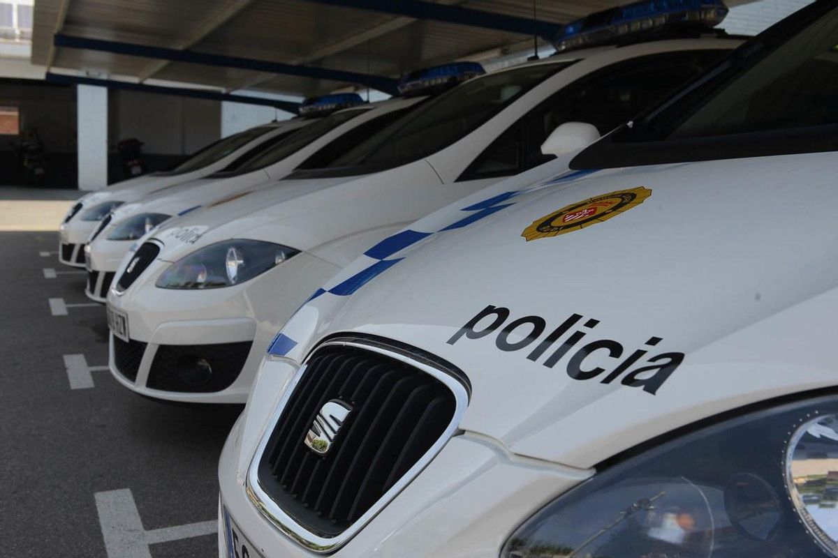 Vehículos de la Policía Local de Rubí aparcados Vehículos de la Policía Local de Rubí aparcados