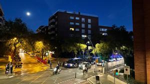 Antiavalots dels Mossos desallotgen una ocupació flagrant al carrer Ganduxer de Barcelona