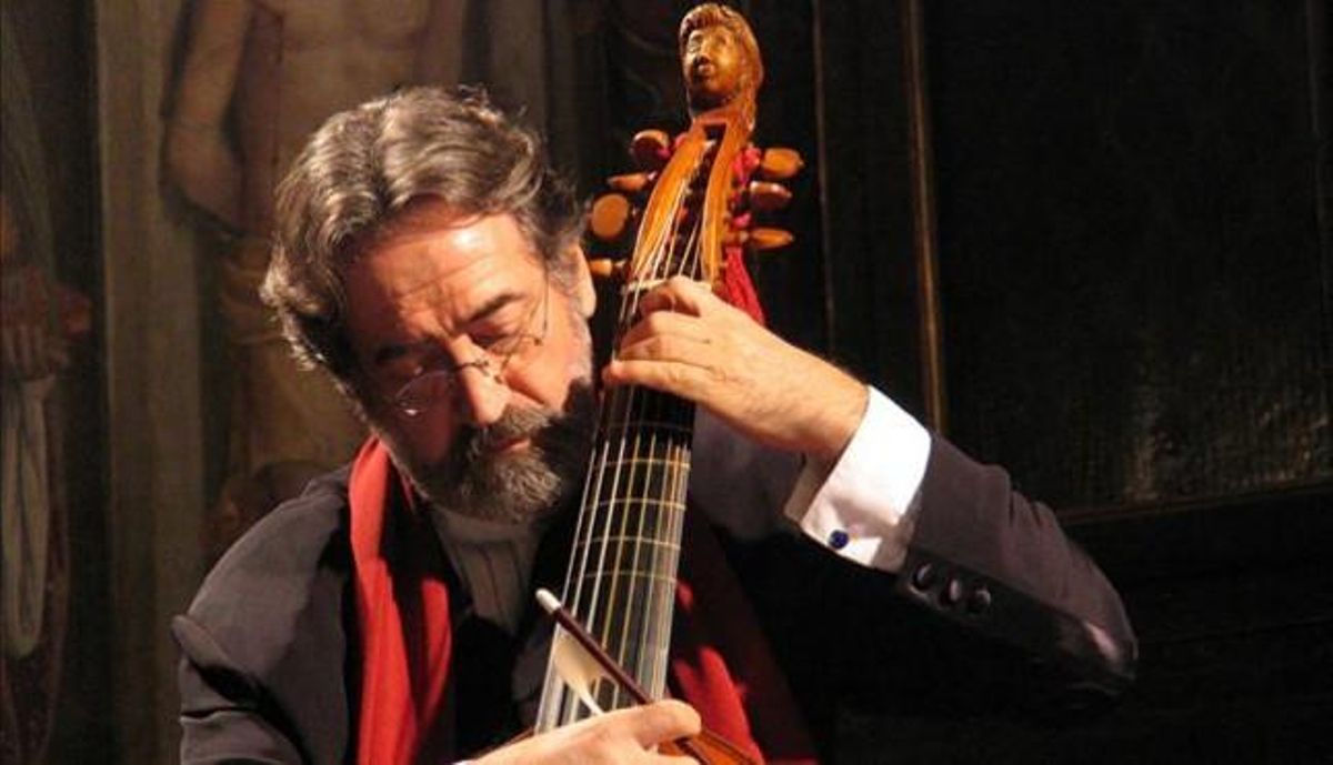 Jordi Savall, célebre violagambista, durante una de sus actuaciones. Jordi Savall, célebre violagambista, durante una de sus actuaciones.