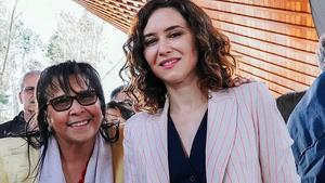 Yadira Maestre con Ayuso, en un acto del PP.
