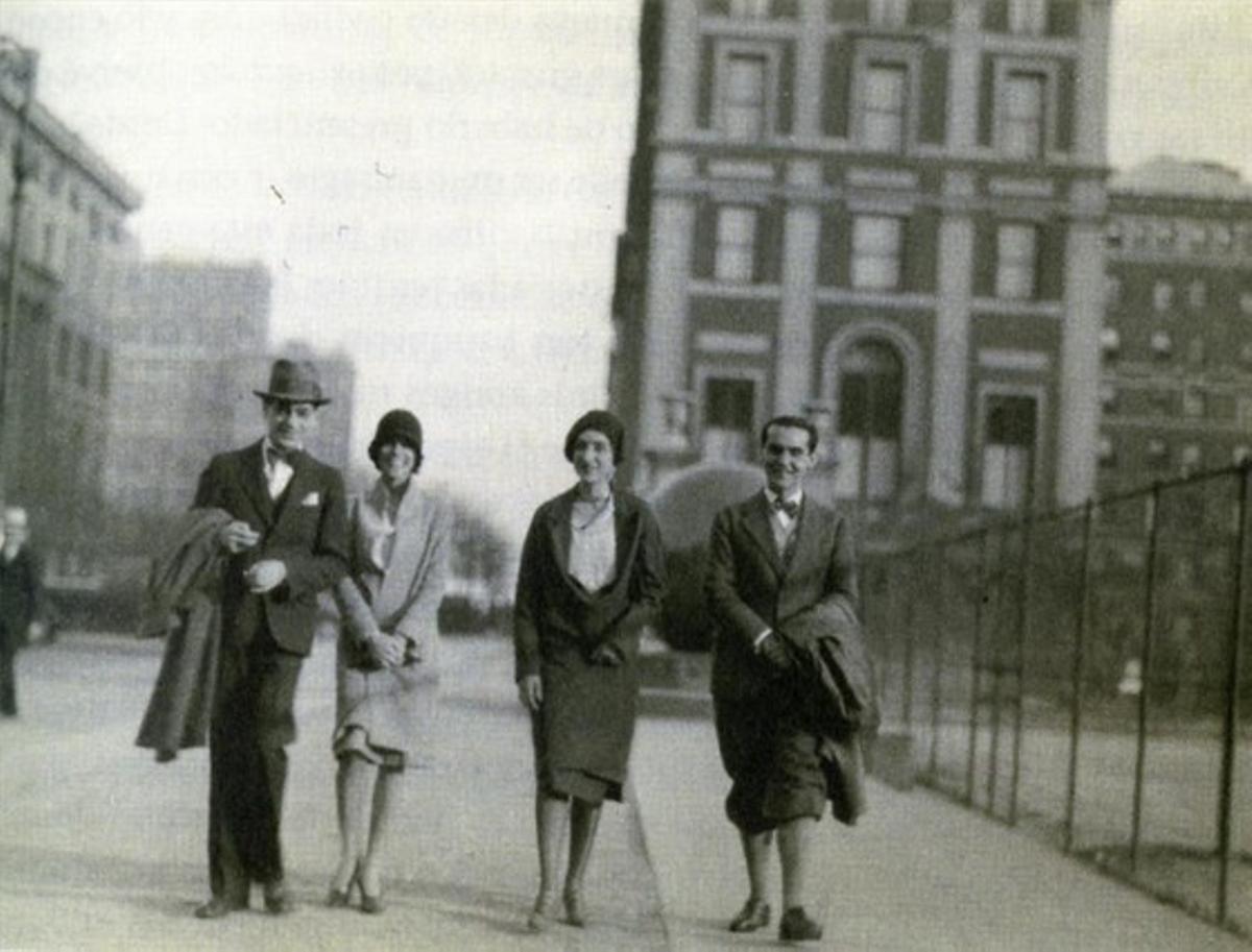 Lorca, con María Antonieta Rivas y dos amigos no identificados, en Nueva York.