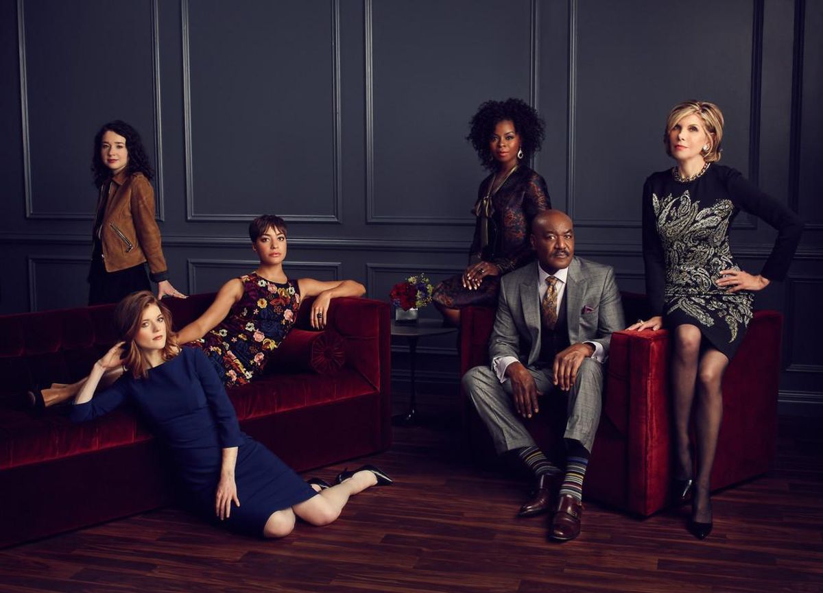 Imagen promocional de la serie ’The good fight’ con sus protagonistas. De izquierda a derecha, Sarah Steele (como Marissa Gold), Rose Leslie (Maia Rindell), Cush Jumbo (Lucca Quinn), Erica Tazel (Barbara Kolstad), Delroy Lindo (Adrian Boseman) y Christine Baranski (Diane Lockhart). Imagen promocional de la serie ’The good fight’ con sus protagonistas. De izquierda a derecha, Sarah Steele (como Marissa Gold), Rose Leslie (Maia Rindell), Cush Jumbo (Lucca Quinn), Erica Tazel (Barbara Kolstad), Delroy Lindo (Adrian Boseman) y Christine Baranski (Diane Lockhart).