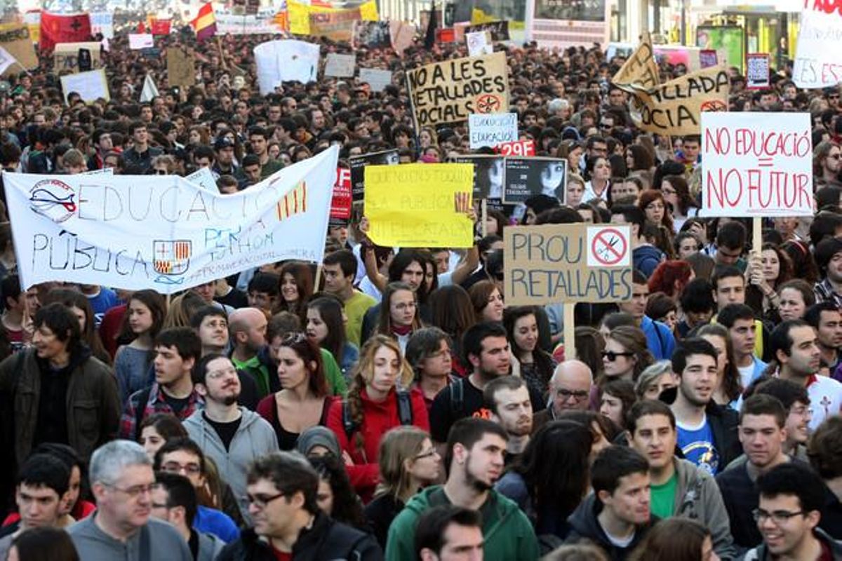 Manifestación de estudiantes contra los recortes en educación, el pasado 29 de febrero, en Barcelona. Manifestación de estudiantes contra los recortes en educación, el pasado 29 de febrero, en Barcelona.