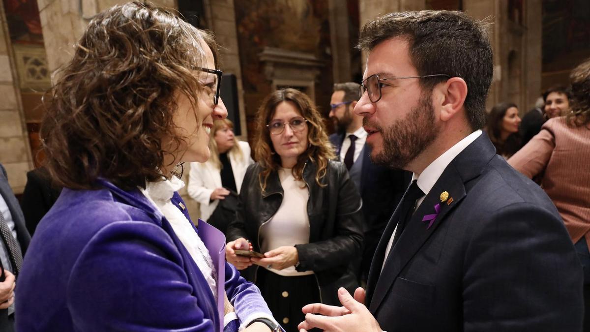 Pere Aragonès  y la consellera Verge han encabezado el acto institucional con motivo del Día Internacional para la Eliminación de la Violencia hacia las Mujeres
