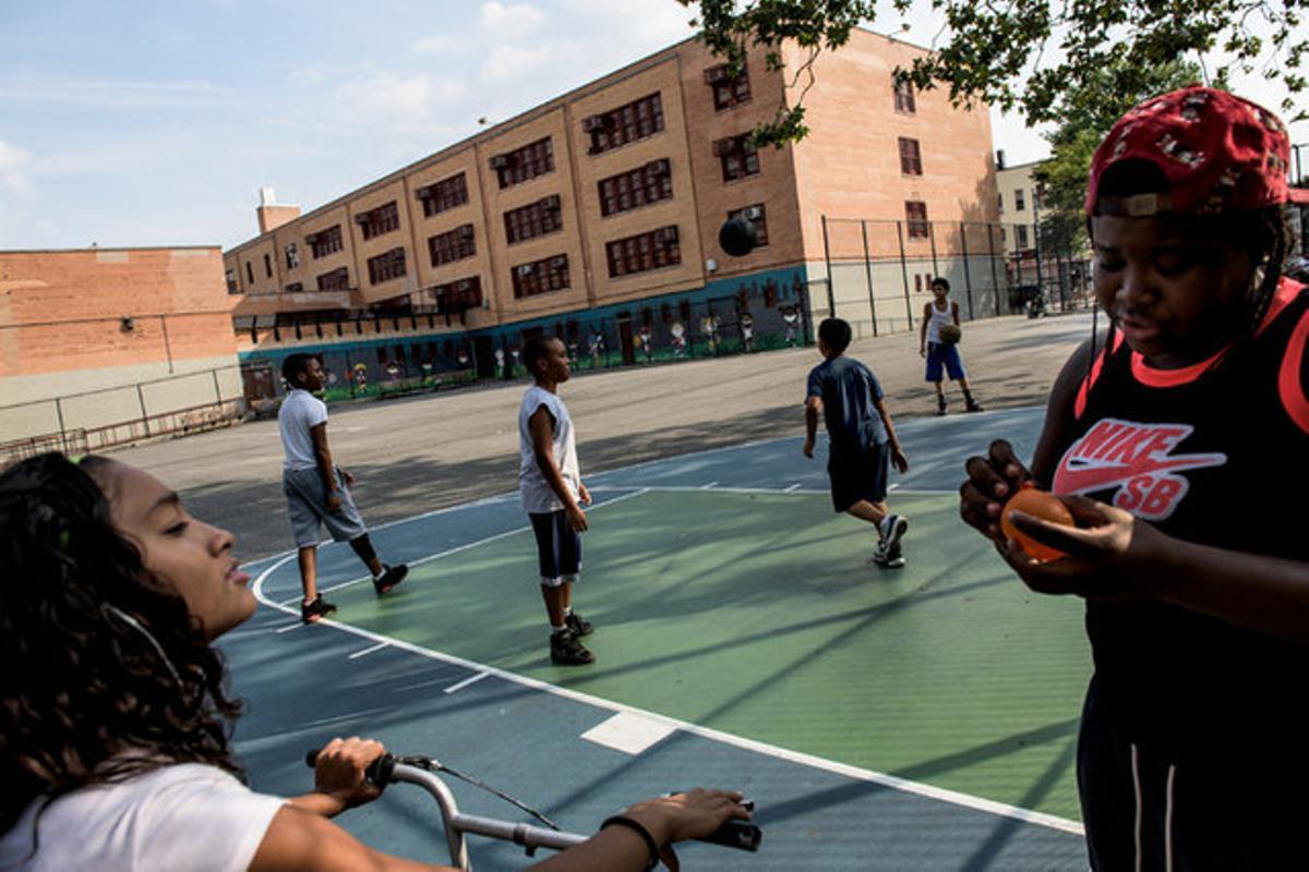 Niños de Nueva York jugando en el parque este miércoles en el que las escuelas están cerradas con motivo del Yom Kipur judío.