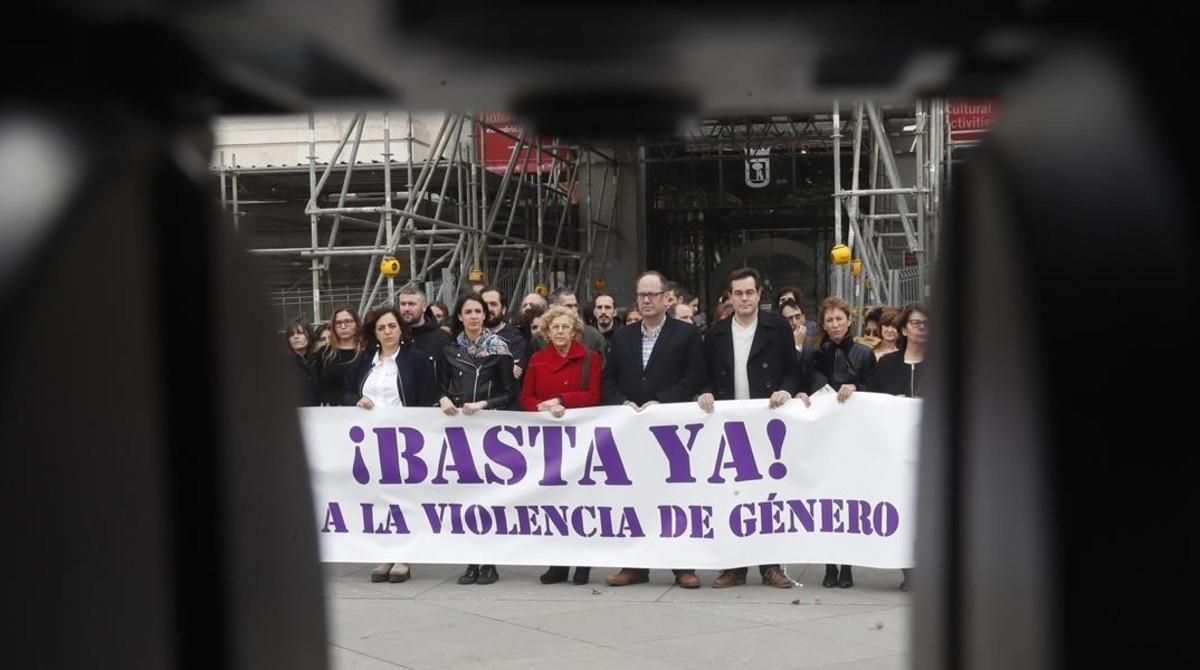 La alcaldesa de Madrid, Manuela Carmena, preside un acto de repulsa contra la violencia machista, el pasado día 3. La alcaldesa de Madrid, Manuela Carmena, preside un acto de repulsa contra la violencia machista, el pasado día 3.