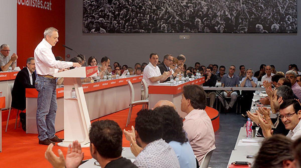 El primer secretario del PSC pone condiciones a la exigencia de los críticos de que busque pactos con Junqueras.