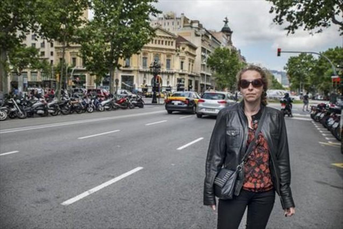 Ester Quintana, en abril del año pasado, en el paseo de Gràcia, donde resultó herida por una pelota de goma. Ester Quintana, en abril del año pasado, en el paseo de Gràcia, donde resultó herida por una pelota de goma.