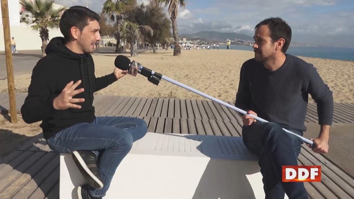 Oriol Mitjà espera un avión para irse, por Ferran Monegal Oriol Mitjà espera un avión para irse, por Ferran Monegal