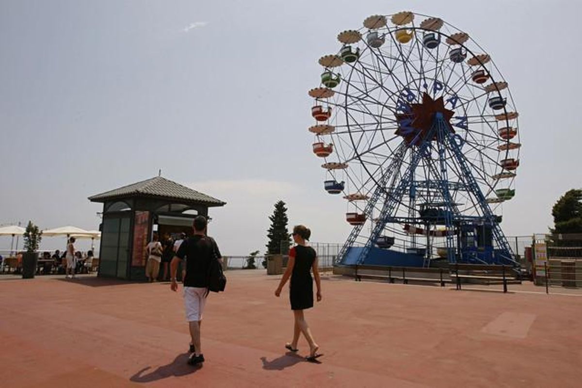 Panorámic, la noria ya desmantelada del Tibidabo, en la misma plaza donde se ubicará la nueva. Panorámic, la noria ya desmantelada del Tibidabo, en la misma plaza donde se ubicará la nueva.