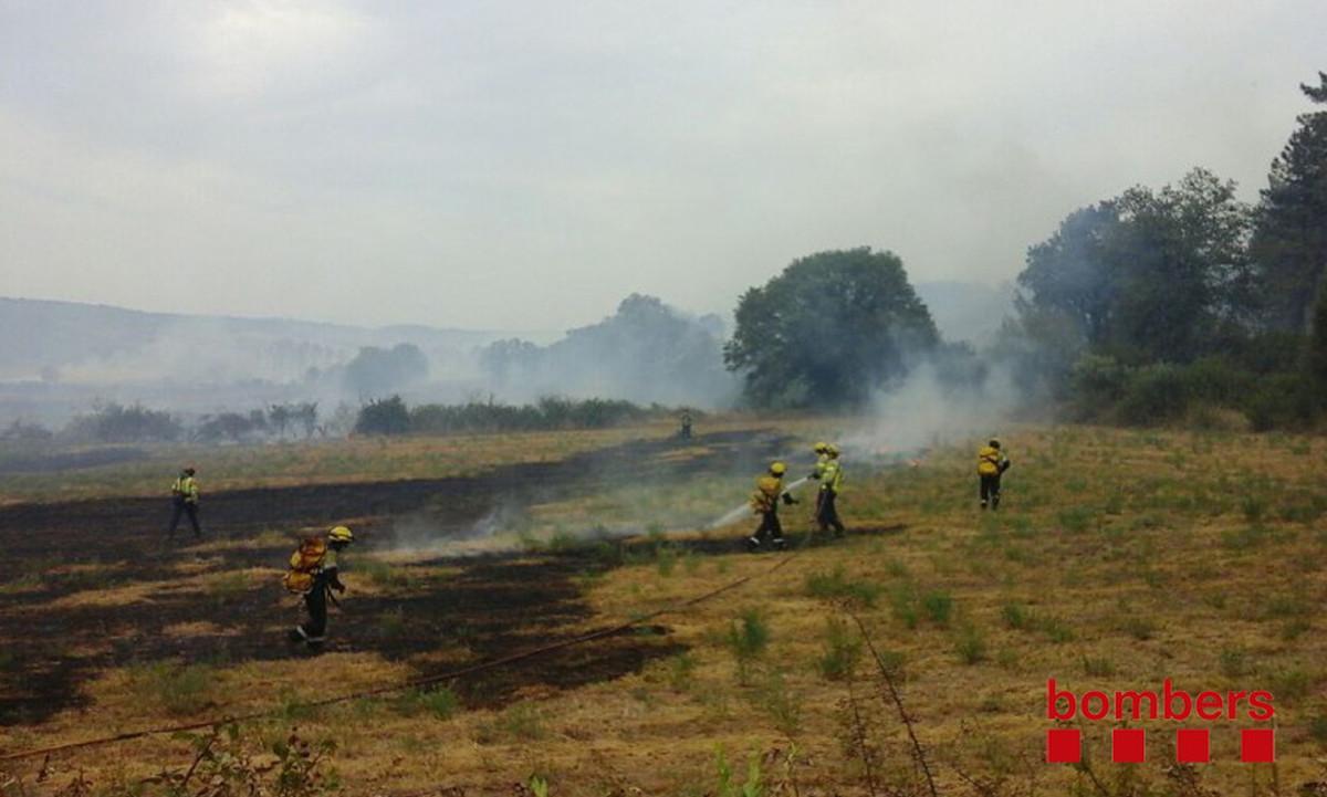 Tareas de extinción del incendio que afectó a Cruïlles, Monells y Sant Sadurní de l’Heura en agosto. 