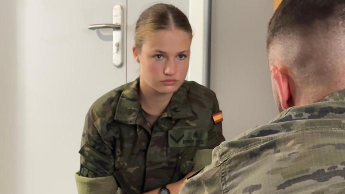 Las primeras imágenes de la princesa Leonor con el uniforme en la Academia General Militar de Zaragoza