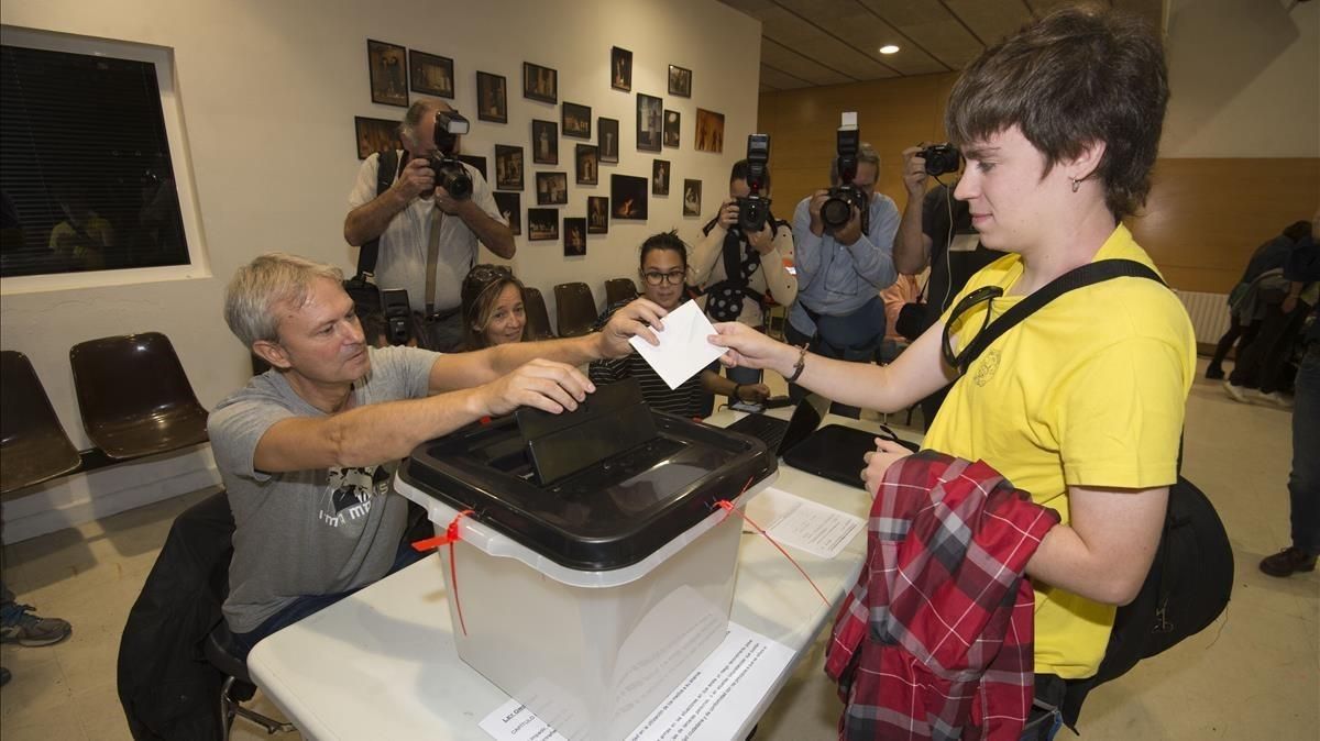 Votaciones en el IES Martí i Franques de Tarragona. Votaciones en el IES Martí i Franques de Tarragona.