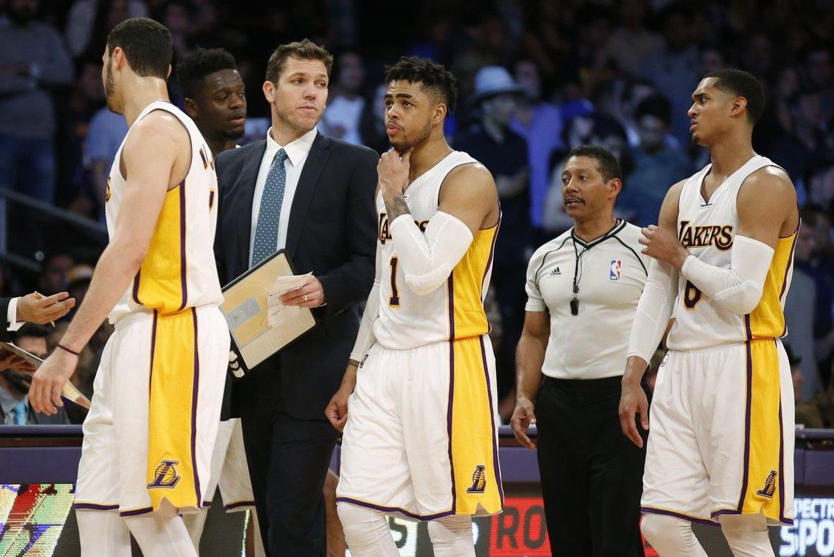 Walton cuando dirigía a los Lakers. Walton cuando dirigía a los Lakers.