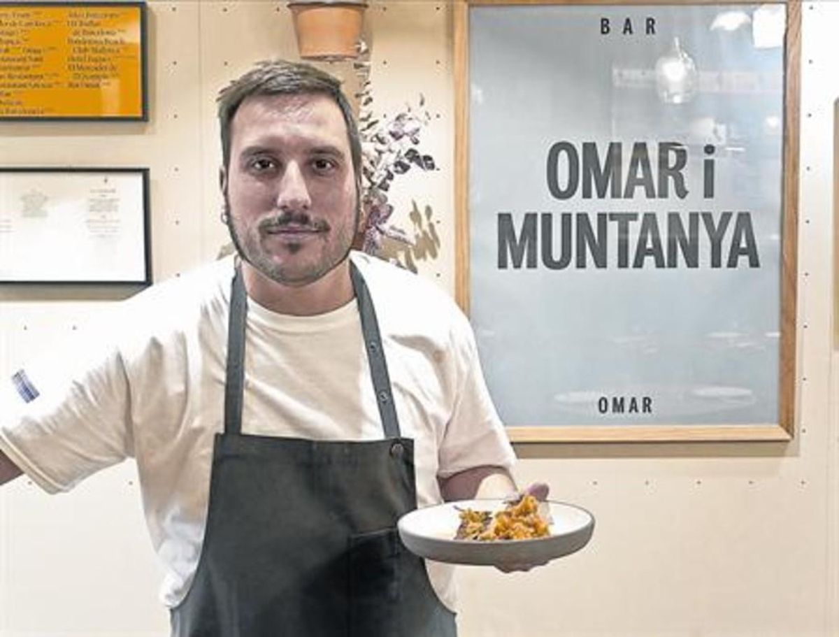 Omar Díaz, ante un cartel entre descriptivo y cachondo. Omar Díaz, ante un cartel entre descriptivo y cachondo.