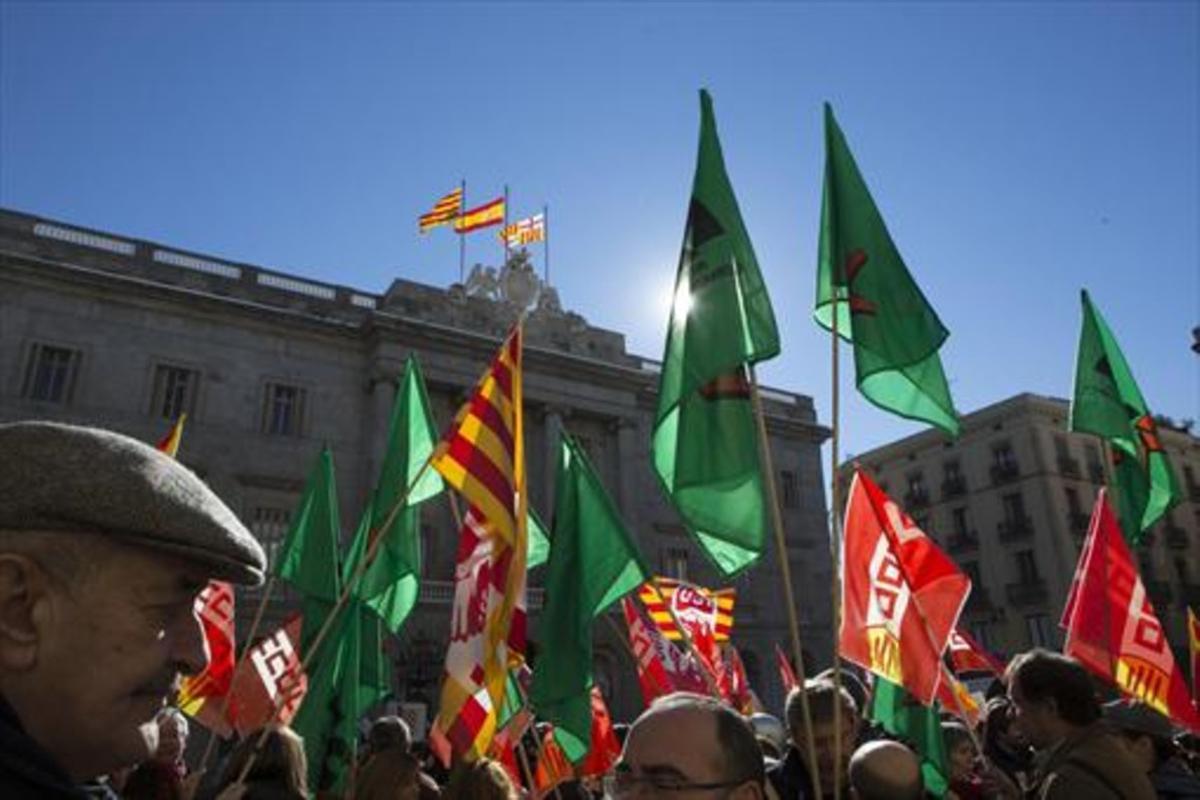 Protesta de funcionarios en noviembre del 2015 en la plaza de Sant Jaume. Protesta de funcionarios en noviembre del 2015 en la plaza de Sant Jaume.