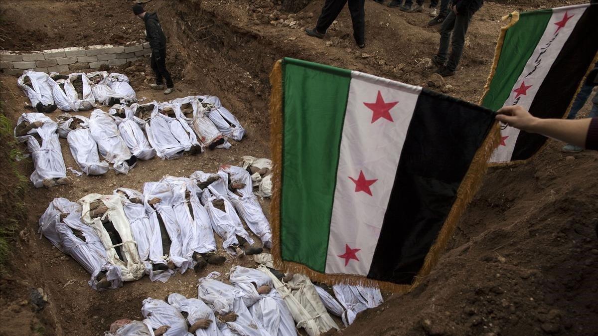 Entierro de civiles ejecutados en Siria en una fotografía del 31 enero del 2013.